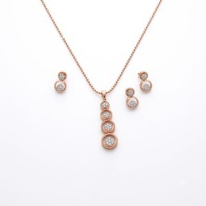 Elegant Golden Teardrop Jewelry Set with Matching Earrings