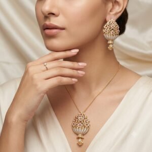 Elegant Golden Teardrop Jewelry Set with Matching Earrings