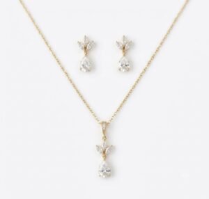 Elegant Golden Teardrop Jewelry Set with Matching Earrings
