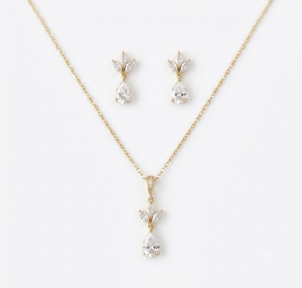 Elegant Golden Teardrop Jewelry Set with Matching Earrings