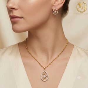 Elegant Golden Teardrop Jewelry Set with Matching Earrings