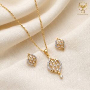 Elegant Golden Teardrop Jewelry Set with Matching Earrings