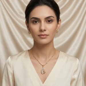 Elegant Golden Teardrop Jewelry Set with Matching Earrings